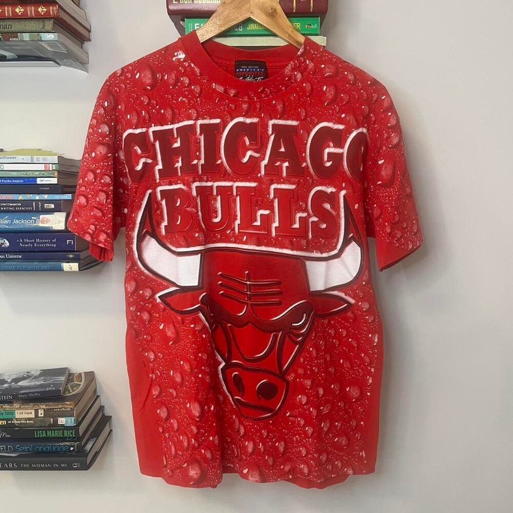 Vintage 90s Single Stitch Chicago Bulls Tee Size L (runs small)